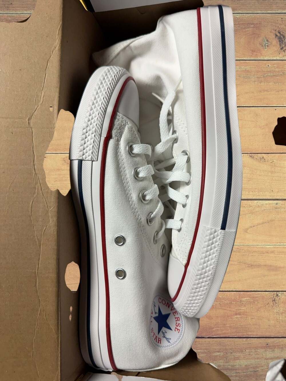 Converse Chuck Taylor All Star Low Top - White - Size 6.5 Mens 8.5 Wmn